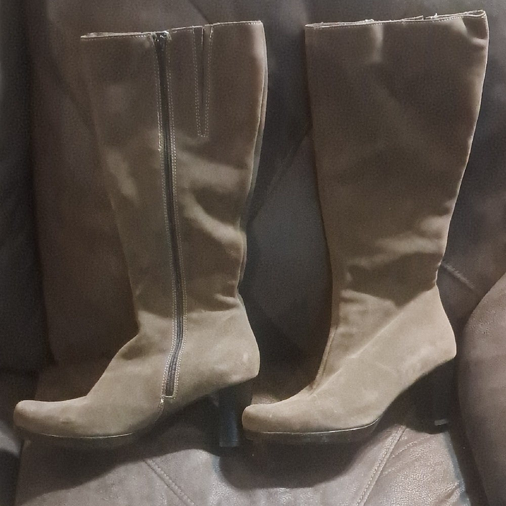 La CANADIENNE Tan Heeled Boots